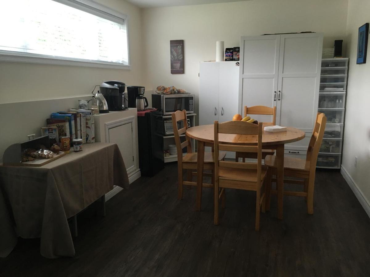 Polar Nights Bed & Breakfast Yellowknife Exterior photo